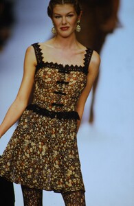 1023127260_ingrid-ss-1994-valentino(3).thumb.jpg.53131c1d2284fa435768ebfca8a69aaf.jpg