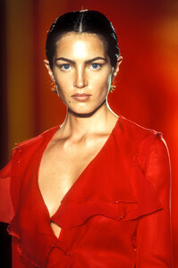 1040934669_GianniVersace1997HauteCouture6.thumb.jpg.cb8ea9d6ed71174ba1e47969e0c22a7e.jpg