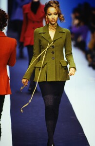 1051155905_karl-lagerfeld-fw-1992(3).thumb.jpg.6e0f3dc901a05f7e35bf3b174c5a70e0.jpg