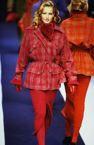 1070007462_karl-lagerfeld-fw-1992(5).thumb.jpg.a8cb2f0cfde1e8166442e52de5be84b0.jpg