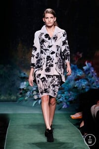 11-fendi-haute-fourrure-aw-17-18-eba807.thumb.jpg.9d2771916c03ed65f92f3196ee0f8a1a.jpg