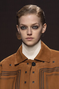 1101883888_HermesFall2019DetailsOJGxXJ8mPVfx.thumb.jpg.55d7924e606320c6800044409afd0118.jpg