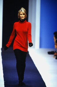 1107258619_karl-lagerfeld-fw-1992(3).thumb.jpg.3cb35fd014424fb630888b7cdf285164.jpg