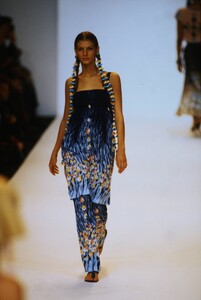 116147980_anna-sui-spring-1998(15).thumb.jpg.21ebcfa65ef5aadee5373bf9c793d2cb.jpg