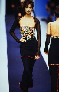 1170116827_karl-lagerfeld-fw-1992(7).thumb.jpg.03997d2382f9dfb6647ee33ffd40b111.jpg