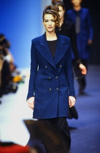 1191535980_karl-lagerfeld-fw-1992(5).thumb.jpg.06664026b9253f0d068c0dc291ef4abd.jpg