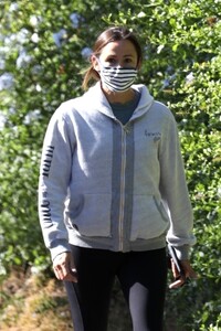       jen290620BZNimage130.jpg