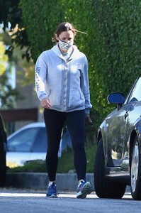       jen290620BZNimage150.jpg