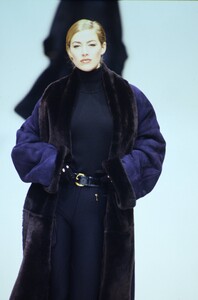 125816255_gucci-fw-1992(24).thumb.jpg.7f9dfb7738b90eff7ab9e6543c33a6dc.jpg