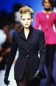 1265207996_karl-lagerfeld-fw-1992(7).thumb.jpg.18a8ec5c8d3df0f64f9e77c1a5dd30f3.jpg