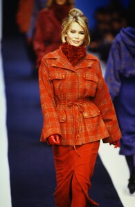 1286746631_karl-lagerfeld-fw-1992(10).thumb.jpg.f820fd8431466ca254600d3f5857ca1f.jpg