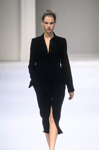 1296468477_MaxMara1998WomenRTW50.thumb.jpg.c32b8e916ff66fbe53e63e6a13e19736.jpg