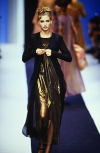 138383494_karl-lagerfeld-fw-1992(12).thumb.jpg.04b649f5984d521c8ee86247ee334156.jpg