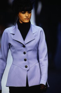 1424892944_karl-lagerfeld-fw-1992(3).thumb.jpg.1f192405c7469ddbfe5dadaaeb252662.jpg