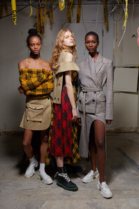1433102074_MonseFall2020BackstagetDYnPdsZWKRx.thumb.jpg.f3b81a8d3b5e0d4bbe3c376162445e39.jpg