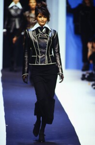 1441216903_karl-lagerfeld-fw-1992(6).thumb.jpg.5cbf57d3469c8a8cba18611471efb0cc.jpg