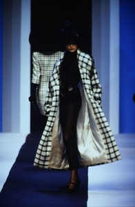 1449874197_karl-lagerfeld-fw-1992(2).thumb.jpg.67a80fdcdfd7246d599a468a8a4de20f.jpg