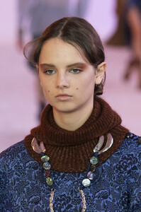 1478720663_ChloeFall2019Detailsb2WWwXGsfBVx.thumb.jpg.872d66c1289745e86070a412abd505bb.jpg