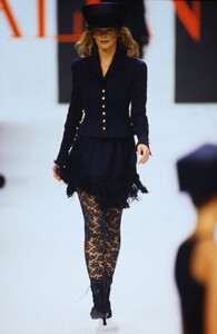 1498537241_valentino-ss-1994(3).thumb.jpg.c5c0eeb5377eed798d1e652ab52c3a92.jpg