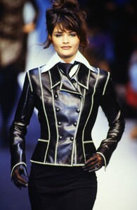 1512195046_karl-lagerfeld-fw-1992(10).thumb.jpg.6973f98139fa1487edecc9a536675dc7.jpg