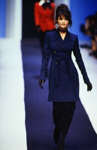 1568145986_karl-lagerfeld-fw-1992(14).thumb.jpg.a0d47cfe5026b736d1f9711035f0f7ad.jpg