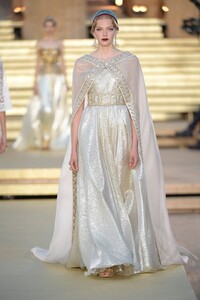 1571029371614174-Dolce-Gabbana_Alta-Moda_Agrigento_2019_Runway-62-.thumb.jpg.317dad226600873753e80633ea13a0fb.jpg