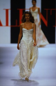 1580085922_valentino-ss-1994(14).thumb.jpg.816c2562d813f53db49f19175cf03fc0.jpg