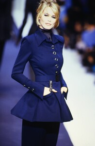 1609332415_karl-lagerfeld-fw-1992(1).thumb.jpg.0dd1d0d8f3b71357e118553ca43a792f.jpg