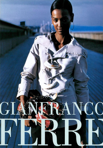 1639155861_Demarchelier_Gianfranco_Ferr_Spring_Summer_2005_08.thumb.png.e37e4330761c953a979897e2d604c1e5.png