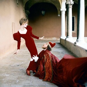 1651219121_FraukeQuastinthecloistersofSanGiorgioMaggiore.TownCountryMarch1984.byNormanParkinson.thumb.jpg.0c9408d773ee3c786c1774aaa5a01de6.jpg