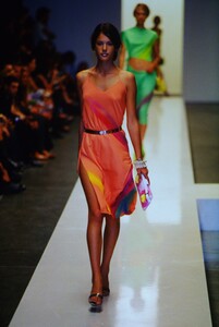 1681586002_fendi-alessandra(2).thumb.jpg.e67584d85e93c43d669c0de14af3a58c.jpg