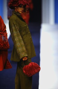 1711851971_karl-lagerfeld-fw-1992(1).thumb.jpg.cad4257f00fffaee1d33dfb3c10491d2.jpg