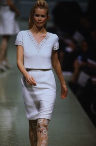 1721813902_valentino-hc-spring-1996(5).thumb.jpg.206f987e8eb3e6ed7d99f30336777c5b.jpg