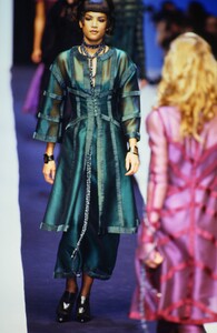 1727569205_karl-lagerfeld-fw-1992(9).thumb.jpg.76eee4cb9fcb52d50d3dfa118f136b02.jpg