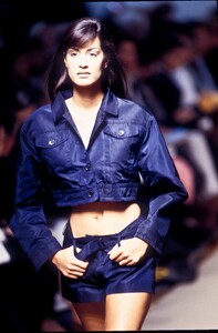 1764872211_Fendi1993WomenRTW21.thumb.jpg.07a0cf8a3e24dfa6e2cf405295011cbd.jpg