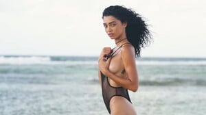 Raven Lynn Is Fierce in This Steamy, New Video  INTIMATES   Sports Illustrated Swimsuit.mp4_snapshot_00.07_[2020.06.22_23.58.10].jpg