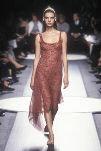 1781210690_AlbertaFerretti2000WomenRTW2.thumb.jpg.2a5ee155d5540b059c3516c285d82f7b.jpg