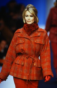 1848496919_karl-lagerfeld-fw-1992(11).thumb.jpg.cd96ac8701f2ed6fc361f9c3592fcd52.jpg