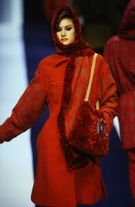 1853322669_karl-lagerfeld-fw-1992(4).thumb.jpg.0dda913a03475bcbeaed3bd70a410671.jpg