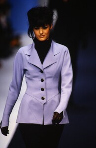 1901809295_karl-lagerfeld-fw-1992(1).thumb.jpg.05b6f7da4b06bbb534676a31e972c86a.jpg