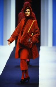 1917993014_karl-lagerfeld-fw-1992(2).thumb.jpg.0a3c1b2f9512375184bc844c4f306b0b.jpg