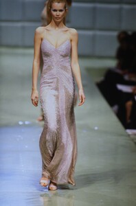 1922617464_valentino-hc-spring-1996(15).thumb.jpg.073554b20c9e44d9fbb2ddf7476ebf36.jpg