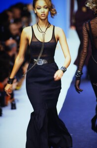 1950330207_karl-lagerfeld-fw-1992(9).thumb.jpg.7b47ff0380ecaeda59d2077186524e34.jpg