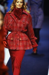 1960082711_karl-lagerfeld-fw-1992(4).thumb.jpg.40718529c92ed0d3594b18b41e9e4c62.jpg