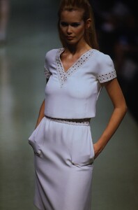 1983163525_valentino-hc-spring-1996(4).thumb.jpg.38357971093ba65b3260ceb7c93fb519.jpg