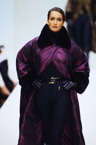 1984046339_gucci-fw-1992(4).thumb.jpg.6d16e0839bcf1e654d1554b41607b650.jpg