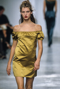 1994791875_MiuMiuSpring19988.thumb.jpg.5253c3ffe7c379571edf8260c792be43.jpg