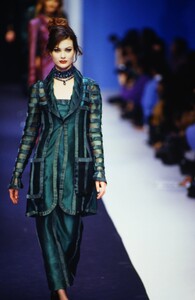 1997120140_karl-lagerfeld-fw-1992(6).thumb.jpg.2f6c22edcd6d024f488c80b1dc31ee2c.jpg