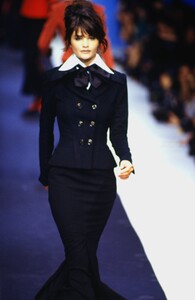 1999559881_karl-lagerfeld-fw-1992(17).thumb.jpg.7d9662dc0e27a7b45cbeeedc16f0ec53.jpg