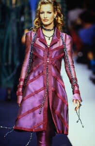 2004338061_karl-lagerfeld-fw-1992(7).thumb.jpg.5460c8a191651b2e1778e1ffb35ea871.jpg